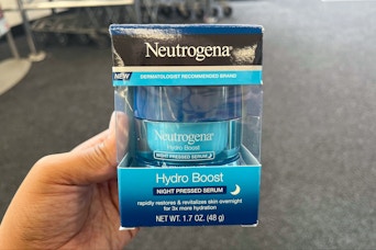 hand holding Neutrogena hydro boost gel cream