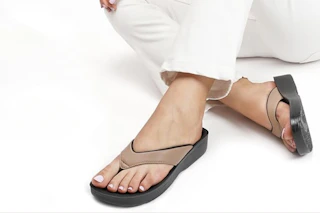 AEROTHOTIC Comfy Flip Flops