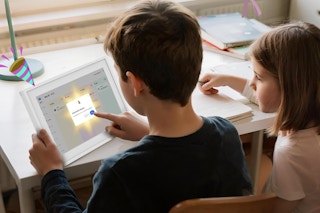 Digital Calendar B0FC2G22PS