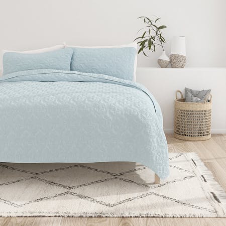 Linens & Hutch Quilted Coverlet Set