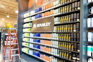 dicks-sporting-goods-retail-stanley-tumbler-area-1
