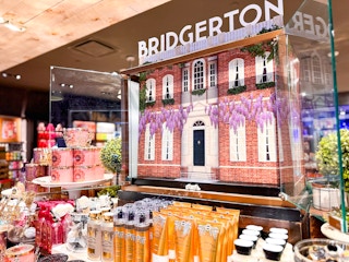 bath-body-works-retail-bath&body-bridgerton-collection-area-5