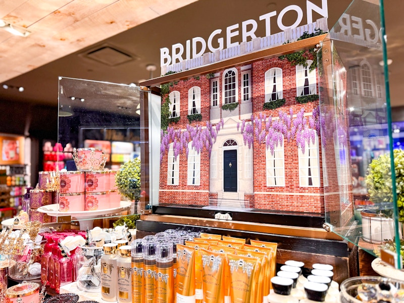 bath-body-works-retail-bath&body-bridgerton-collection-area-5