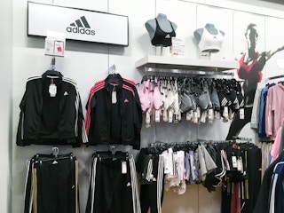 adidas-orb-apparel-women-area-2