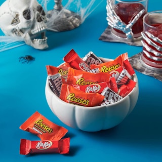 amazon halloween candy 02 1633965215 1633965216
