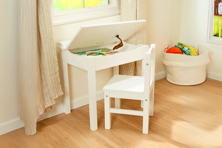 Walmart-Melissa-and-Doug-kids-desk-set-1