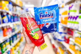 hand holding gain and finish dishwashing products