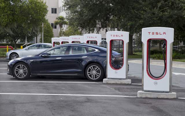 Electric Vehicle Tax Credit Loophole: How to Get the Full $7,500 for Your EV card image