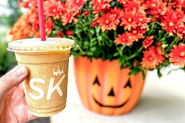 30+ Thursday Food Deals: FREE 12oz Smoothie King Pumpkin D-Lite Smoothie card image