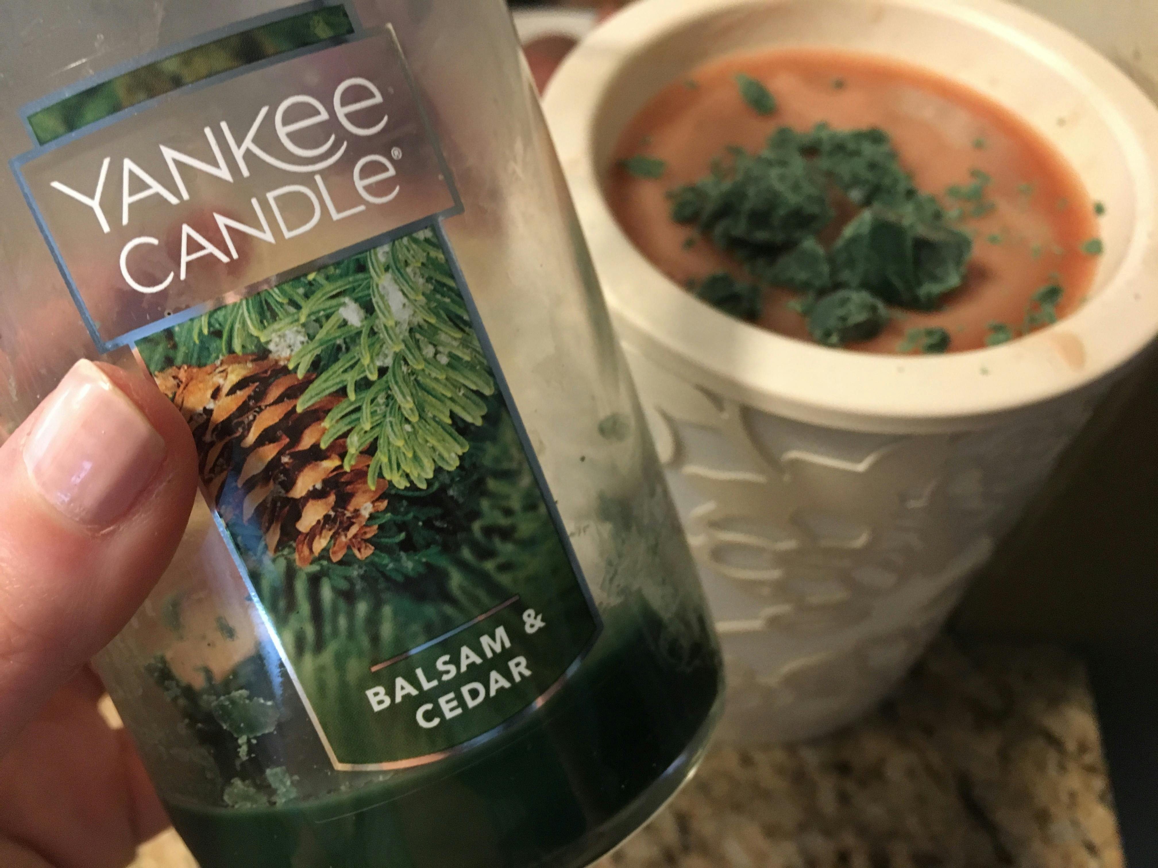 Use leftover candle wax for Yankee Candle melt cups.  Leftover candle wax,  Yankee candle melts, Yankee candle