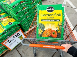 home-depot-spring-black-friday-sale-miracle-gro-garden-soil-april-2025-kcl-2