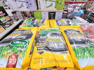 40 pound bags of scotts turf builder weed & feed