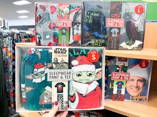 kohls mens character holiday boxed pajama set 2022 3 1671295748 1671295748