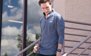 proozy-under-armour-pullovers-2022-1