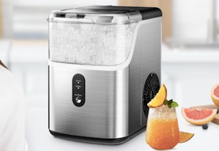 silver and black nugget ice maker