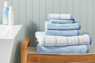 Target Room Essentials bath towel set