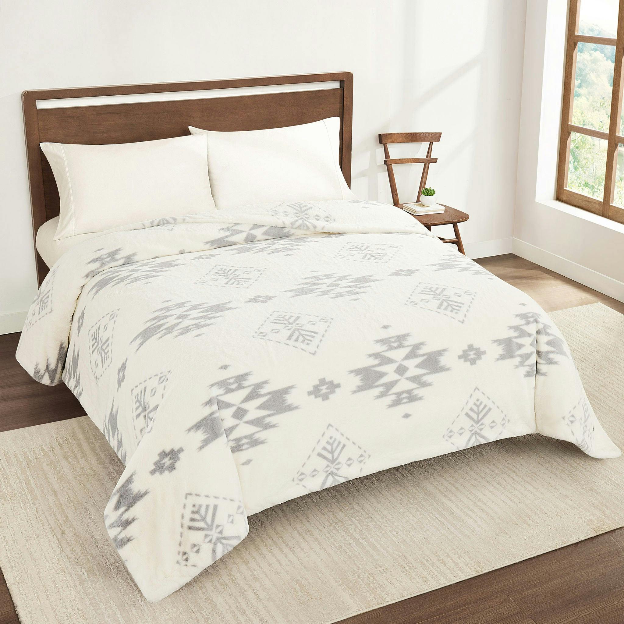 Pendleton Faux Fur Luxe Blanket
