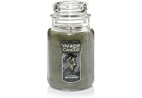 2 Yankee Mistletoe Candles