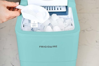 a countertop ice maker