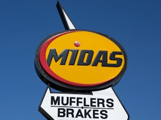A Midas auto shop sign