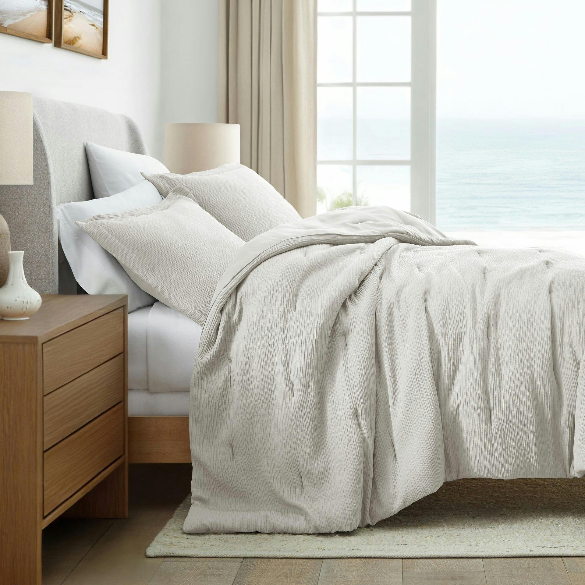 Linens & Hutch Cloud Comforter Set