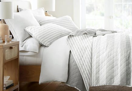 Linens & Hutch Quilt Set