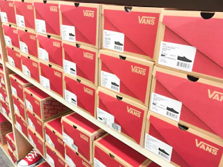 vans orb shoes box 1 1683822878 1683822878
