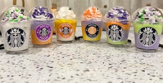 jane-starbucks-hocus-pocus-halloween-keychain-2022-2