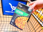 hand placing kroger skillet meal in shopping cart