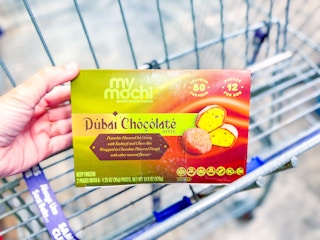 hand holding a box of my mochi dubai ice cream