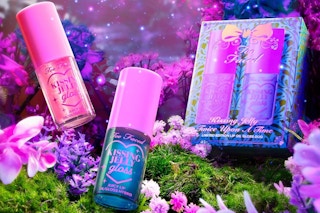 too faced gloss in a garden