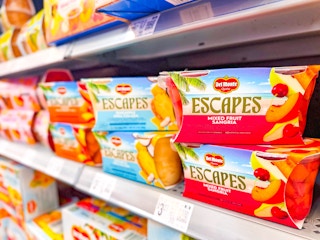 del monte escapes fruit cups on walmart shelf