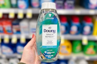 hand holding bottle of Downy Rinse and Refresh