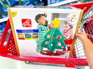 target-step2-christmas-tree-2