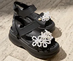 Crocs Soho Y-Strap Sandal