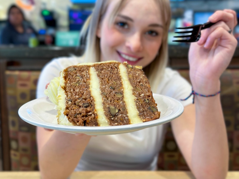 mcalisters-deli-carrot-cake-dessert-day-kcl-model-1