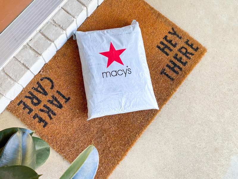 holiday-shopping-deadlines-macys-package