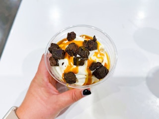 costco-food-court-salted-caramel-brownie-sundae-treat-october-2025-kcl-3