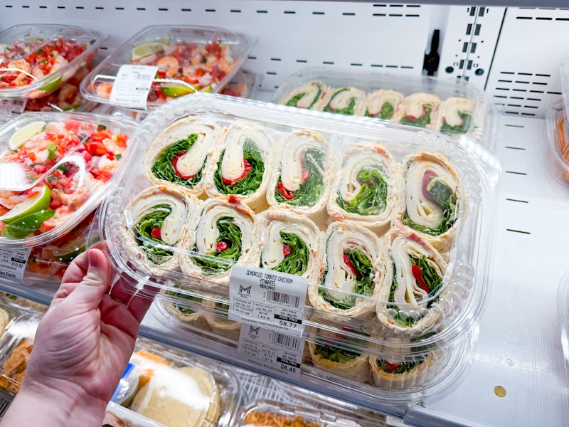 sams-club-members-mark-sun-dried-tomato-chicken-wrap-pinwheel-tray