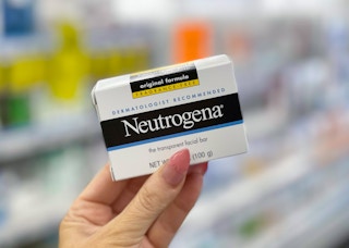 cvs-neutrogena-facial-bar-free-2022