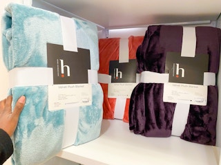 jcpenney-home-expressions-velvet-blanket-2021-1-2