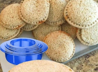 sandwhich cutter and sandwhiches