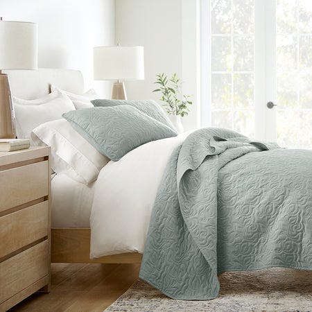 Linens & Hutch Quilted Coverlet Set