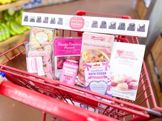 trader joes valentine finds in shopping cart