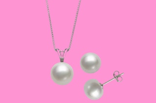pearl necklace and earring set