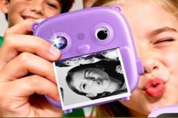 Girl using the Ploomen Kids Camera Instant Print with a friend.