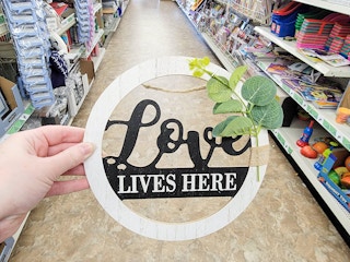 love lives here sign