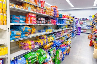 area shot of dollar general cat food aisle