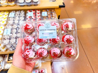 hand holding a pack of kroger bakery mini cupcakes