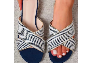 zulily-beach-sandal-sale-apr-2023